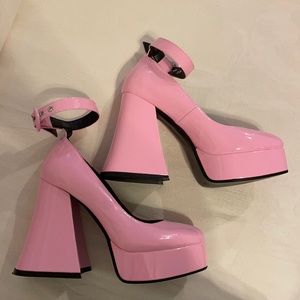 Pink LAMODA platform Mary Janes. NWOT !!